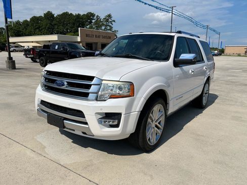 Used 2017 Ford Expedition Platinum RWD image 2