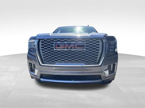 Used 2021 GMC Yukon Denali w/ Denali Premium Package AWD/4WD image 2