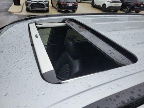 Used 2025 Toyota Highlander XSE AWD/4WD image 13