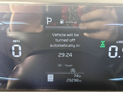 Used 2025 Kia Seltos S AWD/4WD image 17