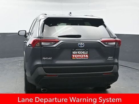 Used 2022 Toyota RAV4 XLE image 5