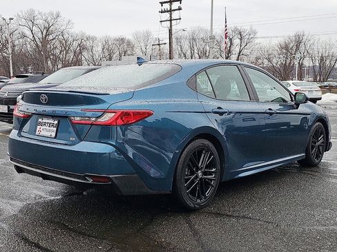 Used 2025 Toyota Camry SE image 6