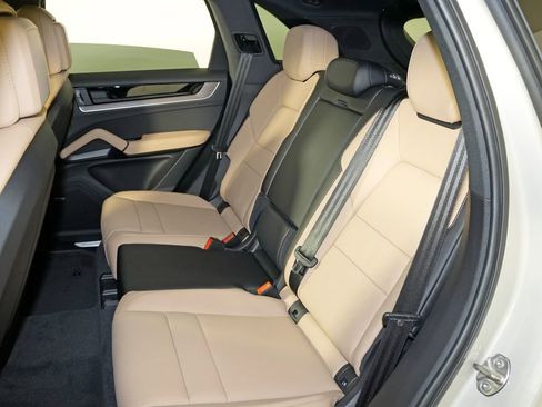New 2026 Porsche Cayenne image 33