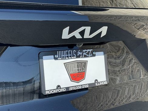 Used 2023 Kia Sorento SX image 32