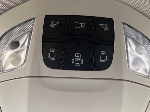 Used 2023 Chrysler Pacifica Touring-L FWD image 75