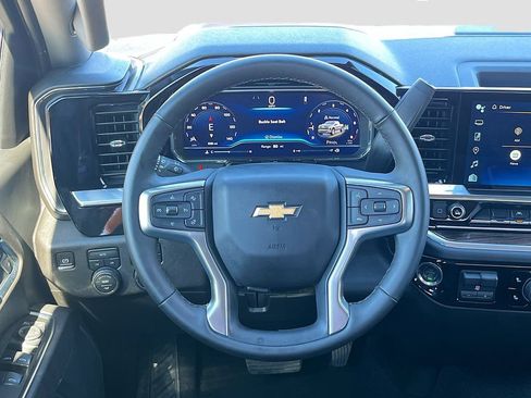 Used 2025 Chevrolet Silverado 1500 LT AWD/4WD image 11