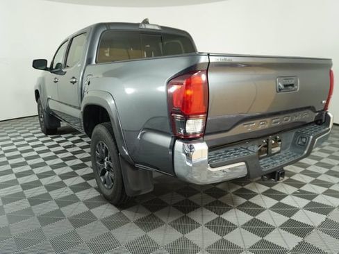 Used 2022 Toyota Tacoma SR5 RWD image 5