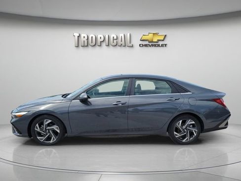 Used 2024 Hyundai Elantra Limited FWD image 2