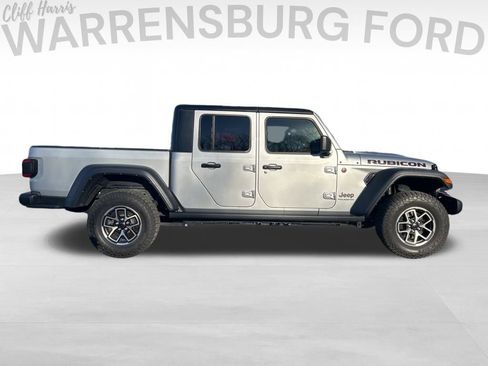 Used 2024 Jeep Gladiator Rubicon w/ Technology Group image 7