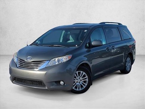 Used 2011 Toyota Sienna XLE image 1