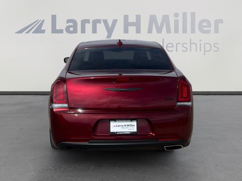 Used 2023 Chrysler 300 Touring L image 4