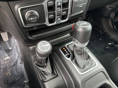 Used 2023 Jeep Wrangler Unlimited Sahara w/ Cold Weather Group AWD/4WD image 28