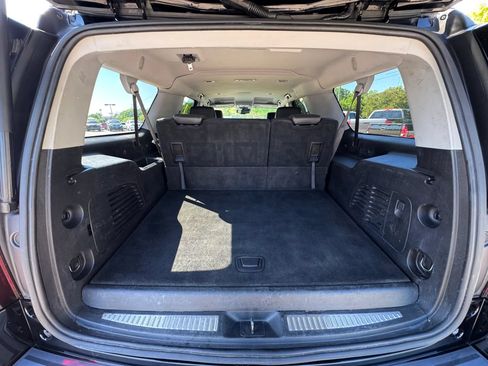 Used 2018 Chevrolet Suburban LT AWD/4WD image 14