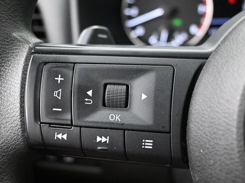 Used 2024 Nissan Rogue SV AWD/4WD image 21