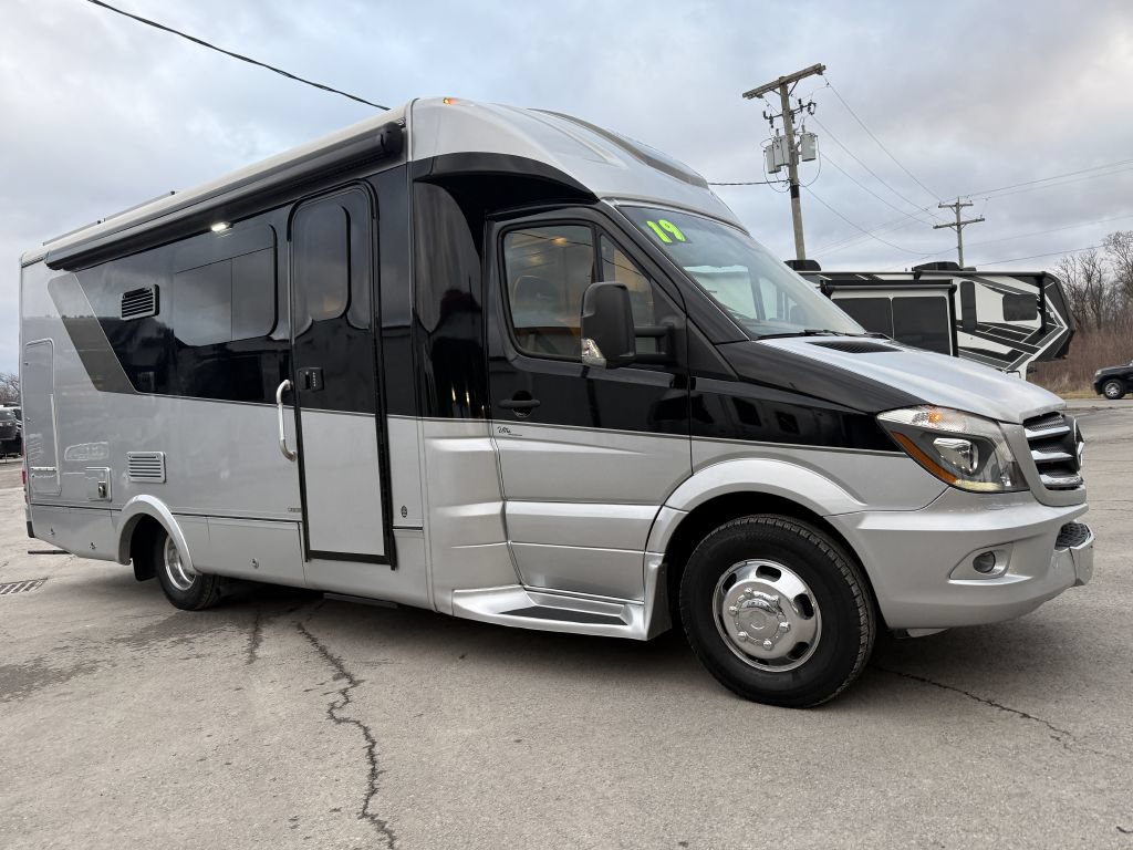 Used 2017 Mercedes-Benz Sprinter 3500 image 2