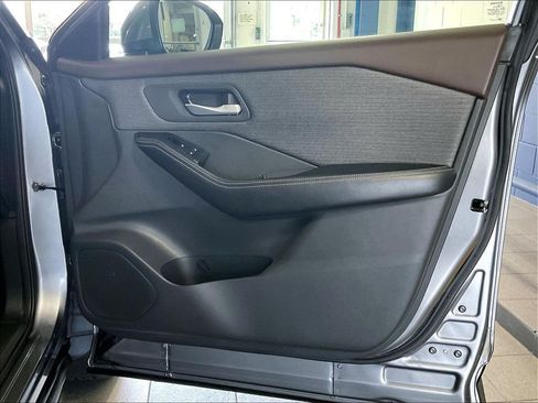 Used 2021 Nissan Rogue SV AWD/4WD image 12