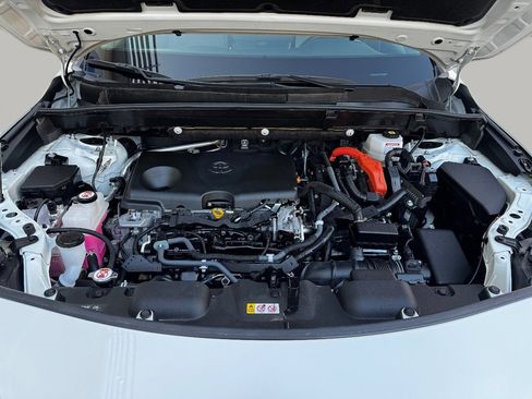 Used 2021 Toyota Venza LE image 13