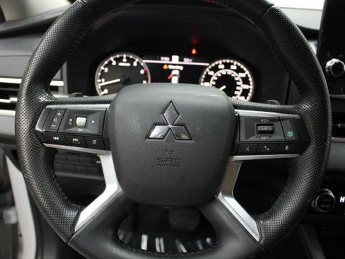 Used 2022 Mitsubishi Outlander SE image 9