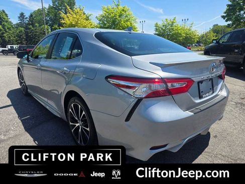 Used 2020 Toyota Camry SE w/ Cold Weather Package AWD/4WD image 5