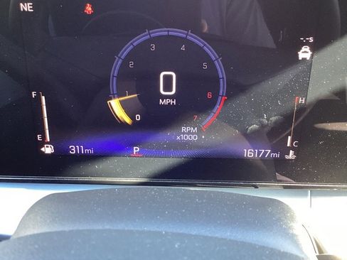 Used 2025 Chevrolet Trax LT w/ LT Convenience Package image 11