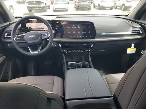 New 2026 Chevrolet Traverse LT image 14