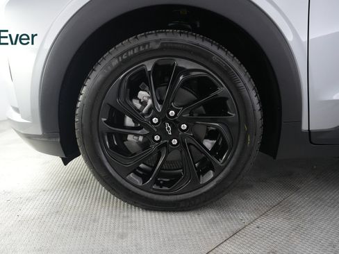 Used 2027 Chevrolet Bolt RS w/ Technology Package FWD image 19