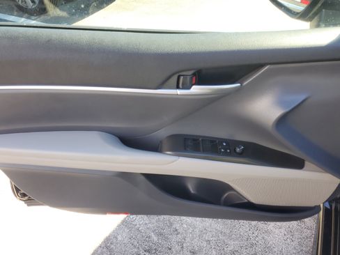 Used 2023 Toyota Camry SE image 18