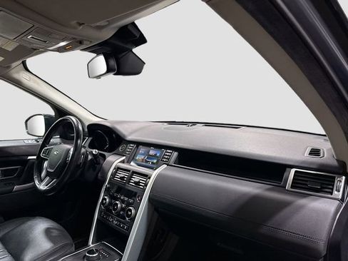 Used 2018 Land Rover Discovery Sport HSE image 32