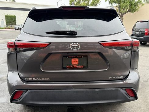 Used 2022 Toyota Highlander XLE AWD/4WD image 19
