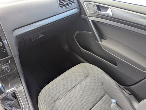 Used 2019 Volkswagen e-Golf SE w/ Driver Assistance Package image 15