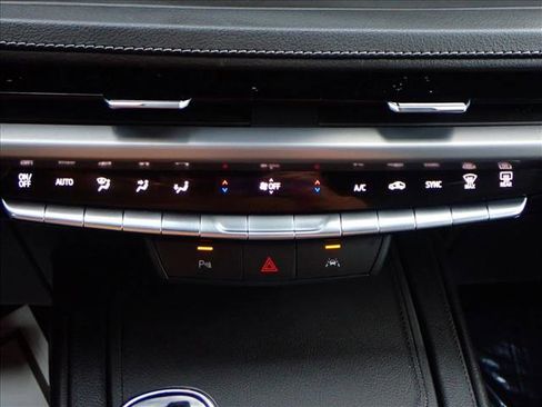 Used 2024 Cadillac XT4 Premium Luxury image 19