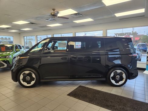 New 2025 Volkswagen ID. Buzz Pro S Plus image 2