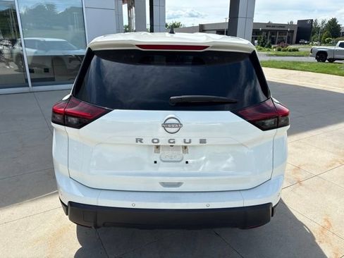 Used 2024 Nissan Rogue S FWD image 6