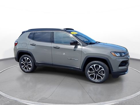 Used 2023 Jeep Compass Limited w/ Sun and Sound Group AWD/4WD image 9