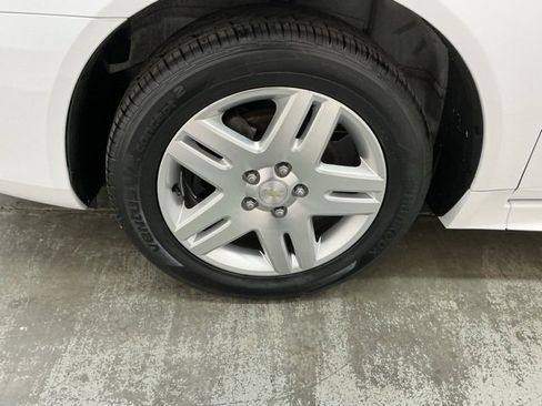 Used 2014 Chevrolet Impala LT w/ LT Sunroof Package image 10