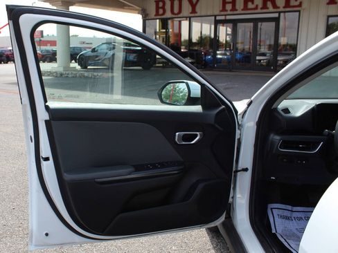 Used 2025 Kia K4 FWD image 16