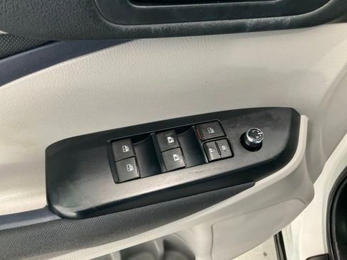 Used 2018 Toyota Highlander LE FWD image 6