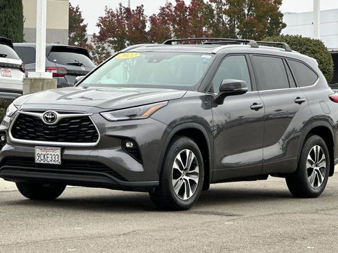 Used 2022 Toyota Highlander XLE image 8