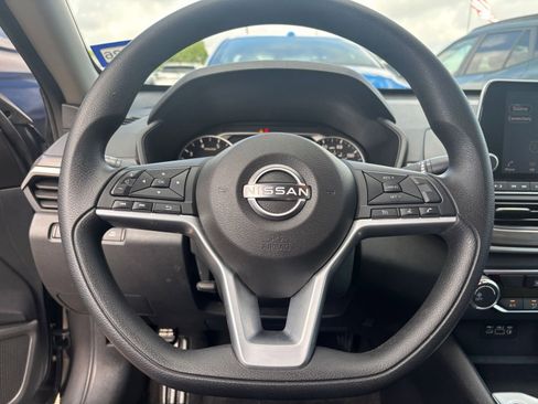 Used 2025 Nissan Altima 2.5 SV FWD image 27