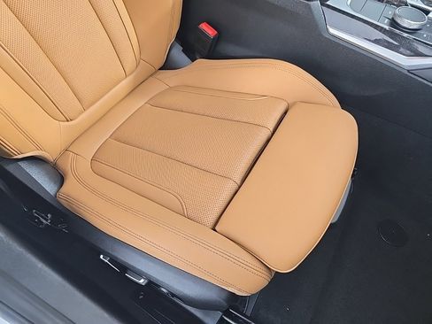 Certified 2024 BMW 330i xDrive Sedan w/ Convenience Package image 16