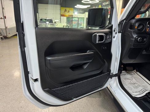 Used 2026 Jeep Gladiator Mojave AWD/4WD image 12