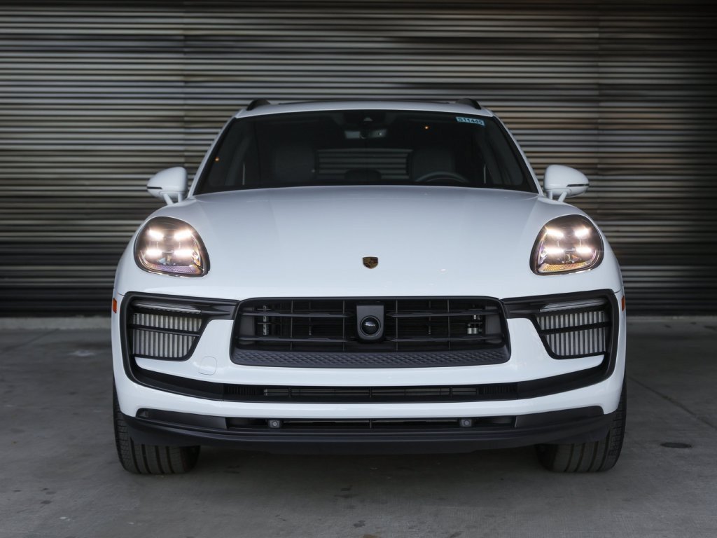Certified 2026 Porsche Macan S AWD/4WD image 10