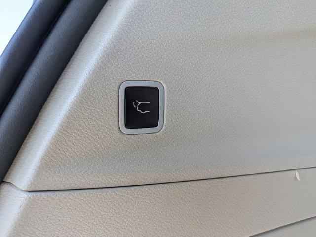 Used 2017 Chrysler Pacifica Touring FWD image 23