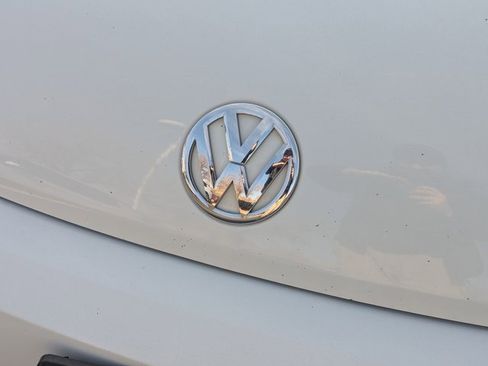 Used 2019 Volkswagen Beetle 2.0T SE image 10