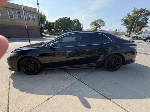 Used 2018 Toyota Camry XSE FWD image 8