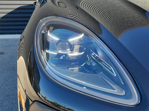 Certified 2024 Porsche Macan image 15