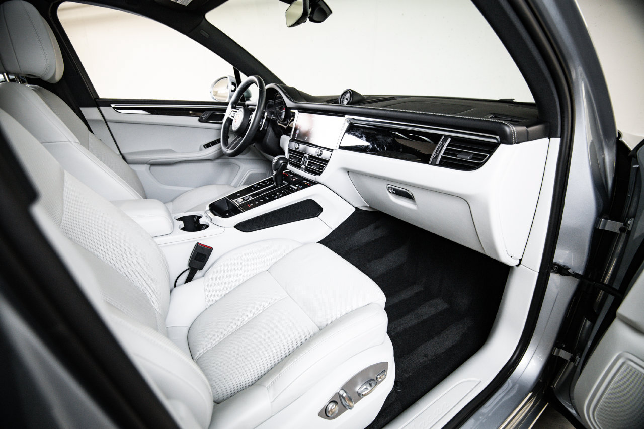 Certified 2023 Porsche Macan AWD/4WD image 28
