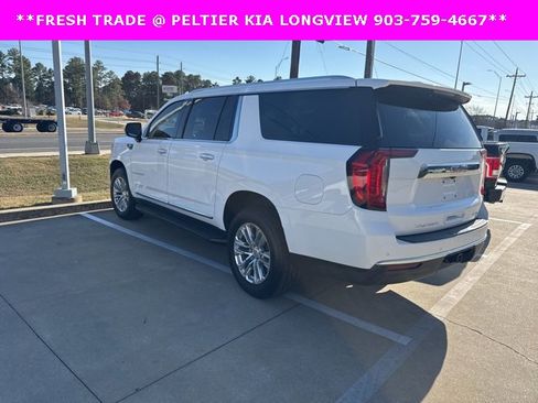 Used 2021 GMC Yukon XL SLT image 2