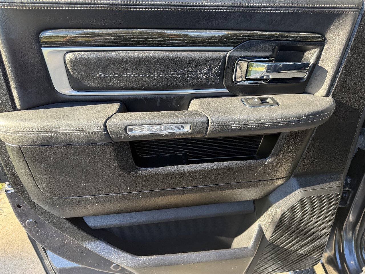Used 2015 RAM 1500 Limited RWD image 23