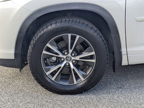 Used 2018 Toyota Highlander LE image 10